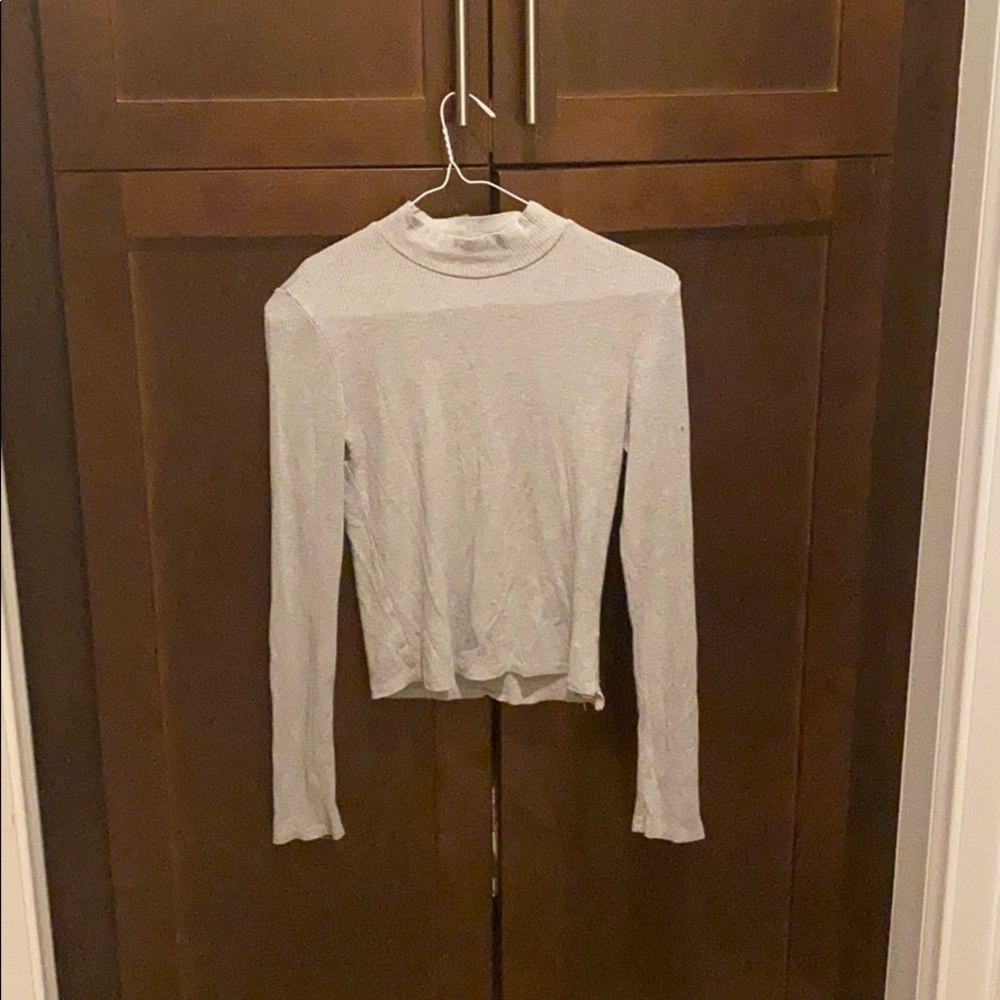 this is a grey turtle neck!